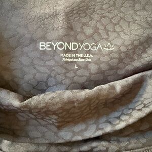 Beyond Yoga Gray Textured Leggings